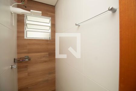 Banheiro de casa para alugar com 1 quarto, 30m² em Parque Vitoria, São Paulo