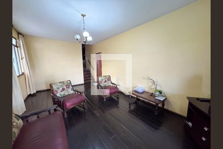 Sala de casa à venda com 5 quartos, 180m² em Santa Cruz Industrial, Contagem