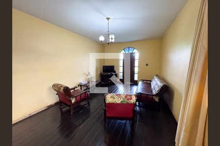 Sala de casa à venda com 5 quartos, 180m² em Santa Cruz Industrial, Contagem