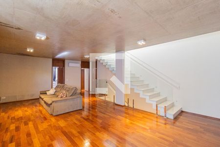 Sala de TV de casa de condomínio à venda com 4 quartos, 370m² em Adalgisa, Osasco