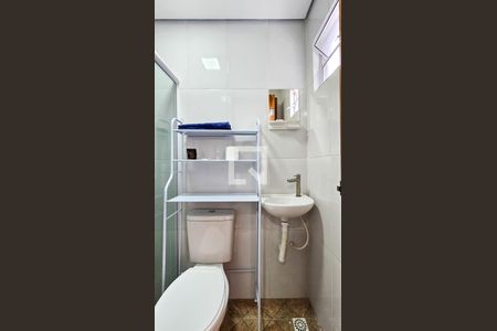 Banheiro de kitnet/studio para alugar com 1 quarto, 25m² em Vila Castelo, São Paulo