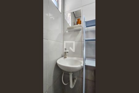 Banheiro de kitnet/studio para alugar com 1 quarto, 19m² em Vila Castelo, São Paulo