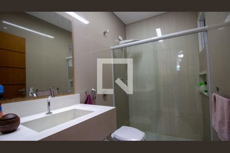 Banheiro da Suíte 1 de casa de condomínio à venda com 4 quartos, 250m² em Vargem Grande, Rio de Janeiro