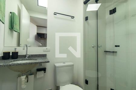 Banheiro Social de kitnet/studio para alugar com 1 quarto, 17m² em Novo Mundo, Curitiba