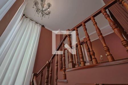 Escadas de casa para alugar com 3 quartos, 300m² em Alto Caiçaras, Belo Horizonte