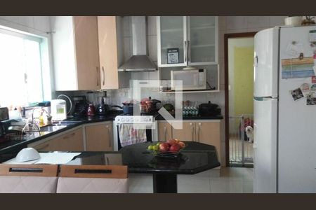 Casa à venda com 3 quartos, 244m² em Vila Antonina, São Paulo