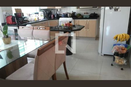 Casa à venda com 3 quartos, 244m² em Vila Antonina, São Paulo