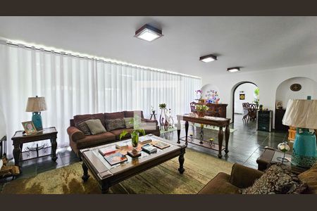 Sala de casa para alugar com 5 quartos, 980m² em Jardim Santa Helena, São Paulo