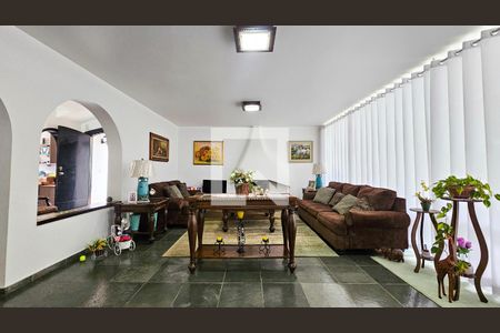 Sala de casa para alugar com 5 quartos, 980m² em Jardim Santa Helena, São Paulo