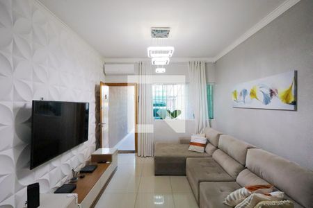 Sala de estar de casa à venda com 3 quartos, 187m² em Vila Inglesa, São Paulo