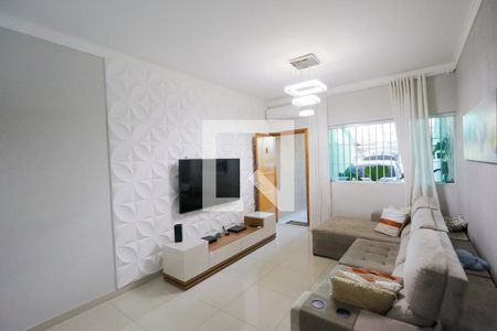 Sala de estar de casa à venda com 3 quartos, 187m² em Vila Inglesa, São Paulo