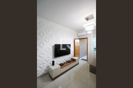 Sala de estar de casa à venda com 3 quartos, 187m² em Vila Inglesa, São Paulo