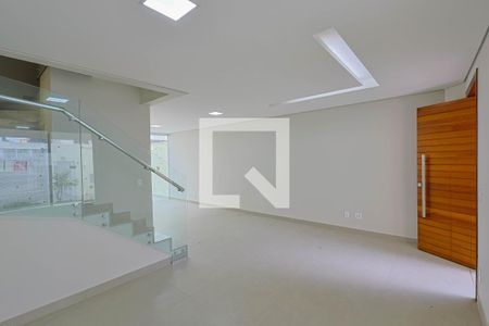 Sala de casa à venda com 4 quartos, 160m² em Nova Floresta, Belo Horizonte