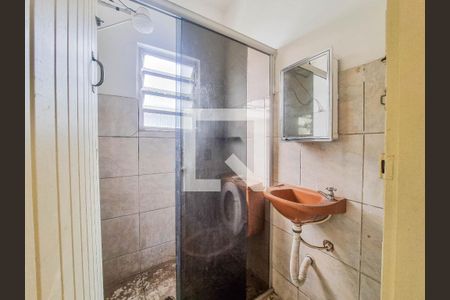 Banheiro (Casa 1) de casa para alugar com 2 quartos, 500m² em Vila Polopoli, São Paulo