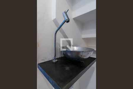 Lavabo de casa de condomínio para alugar com 2 quartos, 103m² em Campo Limpo, São Paulo