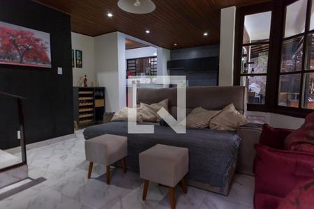 Sala de TV de casa de condomínio à venda com 3 quartos, 200m² em Retiro do Chalé (piedade do Paraopeba), Brumadinho