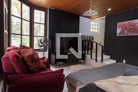 Sala de TV tv de casa de condomínio à venda com 3 quartos, 200m² em Retiro do Chalé (piedade do Paraopeba), Brumadinho