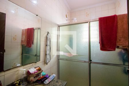 Banheiro social de casa à venda com 2 quartos, 220m² em Vila Guarará, Santo André