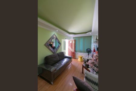 Sala de casa à venda com 5 quartos, 112m² em Heliópolis, Belo Horizonte