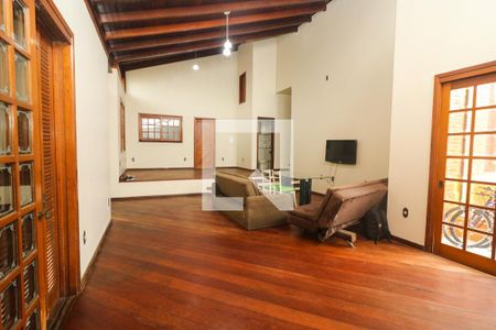 Sala de casa à venda com 3 quartos, 200m² em Espírito Santo, Porto Alegre
