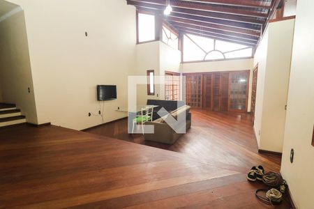 Sala de casa à venda com 3 quartos, 200m² em Espírito Santo, Porto Alegre