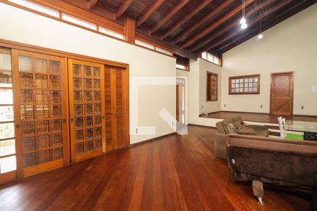 Sala de casa à venda com 3 quartos, 200m² em Espírito Santo, Porto Alegre