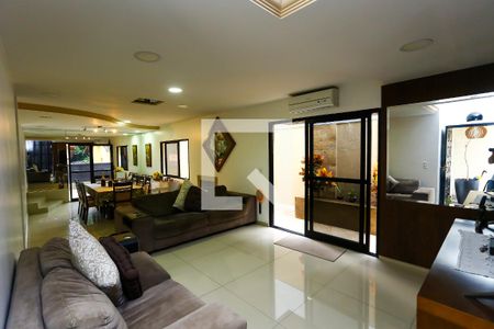 Sala de casa de condomínio à venda com 3 quartos, 293m² em Parque Monte Alegre, Taboão da Serra