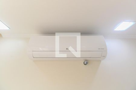 Sala de casa de condomínio à venda com 3 quartos, 120m² em Chácara Seis de Outubro, São Paulo