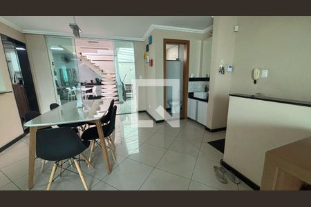 Sala de casa à venda com 3 quartos, 250m² em Ana Lúcia, Belo Horizonte