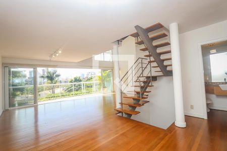 Sala de casa de condomínio à venda com 3 quartos, 350m² em Real Parque, São Paulo