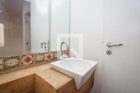 Lavabo de casa de condomínio à venda com 3 quartos, 350m² em Real Parque, São Paulo