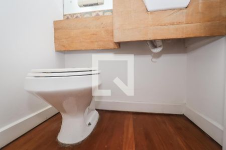 Lavabo de casa de condomínio à venda com 3 quartos, 350m² em Real Parque, São Paulo