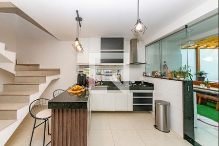 Cozinha de apartamento à venda com 2 quartos, 140m² em Chácara Cotia, Contagem
