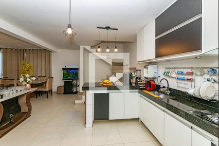 Cozinha de apartamento à venda com 2 quartos, 140m² em Chácara Cotia, Contagem
