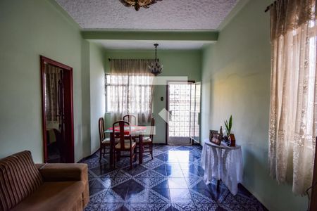 Sala de casa à venda com 5 quartos, 200m² em Pilares, Rio de Janeiro