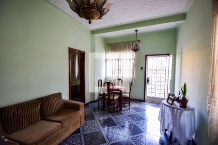 Sala de casa à venda com 5 quartos, 200m² em Pilares, Rio de Janeiro