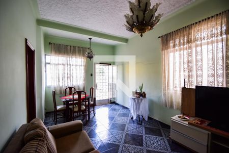 Sala de casa à venda com 5 quartos, 200m² em Pilares, Rio de Janeiro