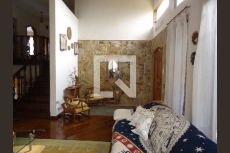 Casa à venda com 3 quartos, 250m² em Jardim Teresa, São Paulo