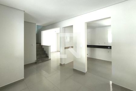 Sala de casa de condomínio à venda com 3 quartos, 190m² em Gramadão, Jundiaí