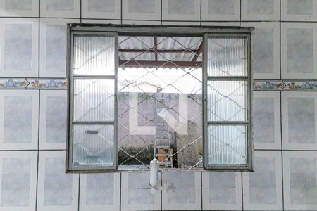 Vista para a área de serviço da cozinha de casa à venda com 3 quartos, 130m² em Jardim Dona Leopoldina, Porto Alegre