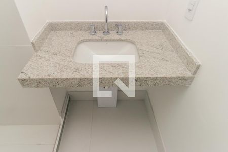 Banheiro de kitnet/studio à venda com 1 quarto, 33m² em Higienópolis, São Paulo