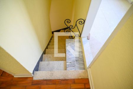 Escada de casa para alugar com 3 quartos, 119m² em Jardim da Saúde, São Paulo