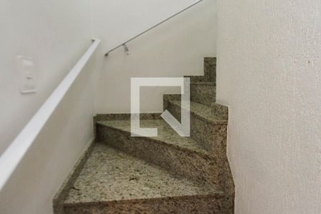 Escada de casa à venda com 2 quartos, 120m² em Vila Virginia, São Paulo