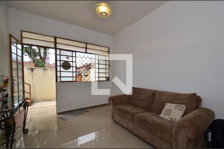 Sala de estar de casa à venda com 6 quartos, 333m² em Esplanada, Belo Horizonte