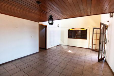 Sala de casa de condomínio à venda com 3 quartos, 300m² em Largo da Batalha, Niterói