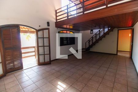 Sala de casa de condomínio à venda com 3 quartos, 300m² em Largo da Batalha, Niterói
