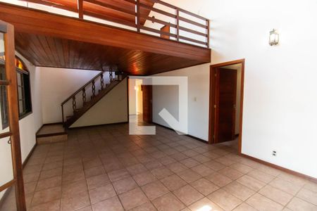 Sala de casa de condomínio à venda com 3 quartos, 300m² em Largo da Batalha, Niterói