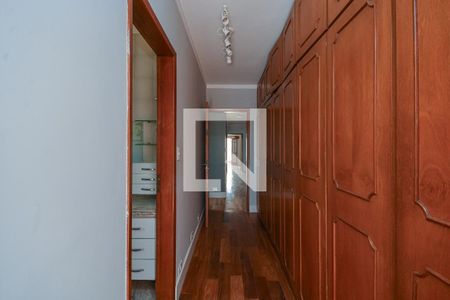 Corredor de casa para alugar com 4 quartos, 210m² em Jardim Santa Helena, São Paulo