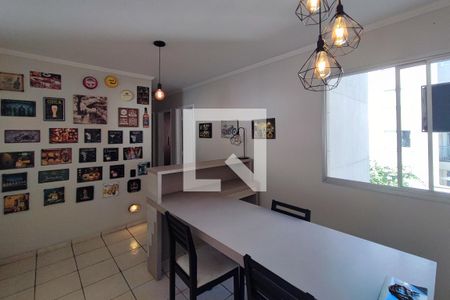 Sala de apartamento à venda com 2 quartos, 52m² em Jardim dos Oliveiras, Campinas