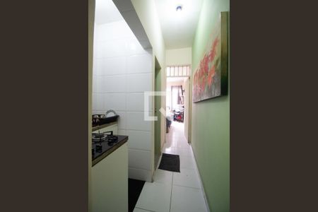cozinha - corredor de kitnet/studio à venda com 1 quarto, 30m² em Copacabana, Rio de Janeiro